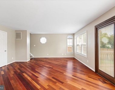10 Sassafras Lane - Photo Thumbnail 6
