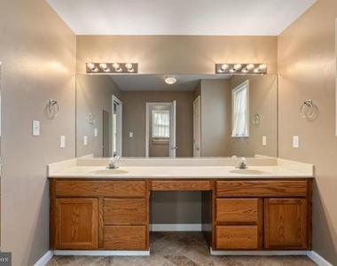 10 Sassafras Lane - Photo Thumbnail 28