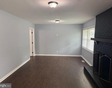 4112 Midway Street - Photo Thumbnail 5