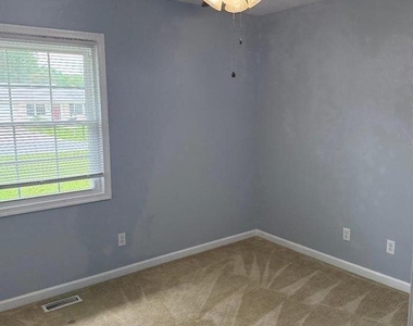 4112 Midway Street - Photo Thumbnail 3