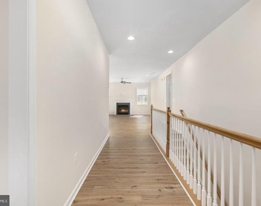 9627 Hillcrest Drive - Photo Thumbnail 10