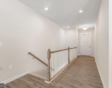 9627 Hillcrest Drive - Photo Thumbnail 9