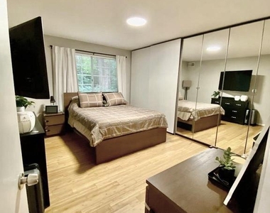 1533 Colonial Drive - Photo Thumbnail 3