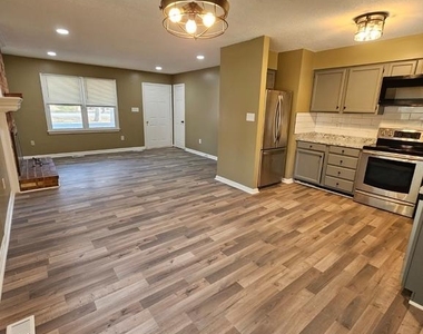 718 Lakeview Parkway - Photo Thumbnail 3