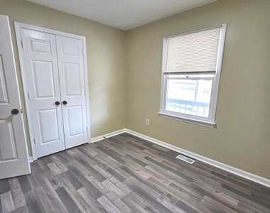 718 Lakeview Parkway - Photo Thumbnail 20