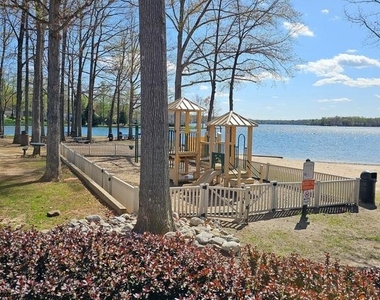 718 Lakeview Parkway - Photo Thumbnail 68