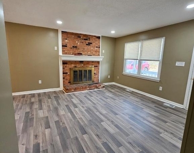 718 Lakeview Parkway - Photo Thumbnail 10