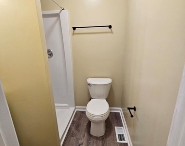 718 Lakeview Parkway - Photo Thumbnail 24