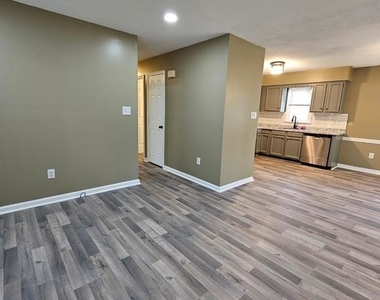 718 Lakeview Parkway - Photo Thumbnail 12