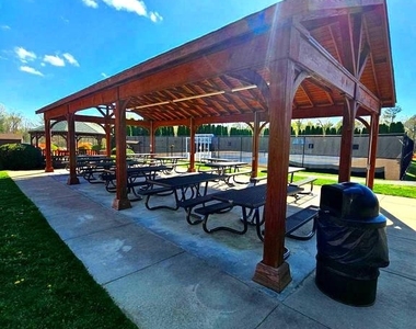 718 Lakeview Parkway - Photo Thumbnail 49