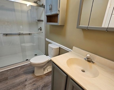 718 Lakeview Parkway - Photo Thumbnail 17