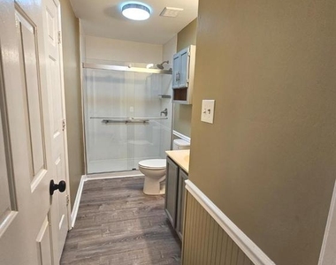 718 Lakeview Parkway - Photo Thumbnail 14