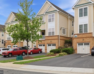 43905 Hickory Corner Terrace - Photo Thumbnail 2