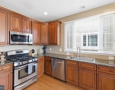 43905 Hickory Corner Terrace - Photo Thumbnail 6