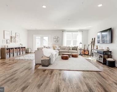 20523 Milbridge Terrace - Photo Thumbnail 15