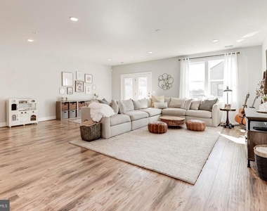 20523 Milbridge Terrace - Photo Thumbnail 14