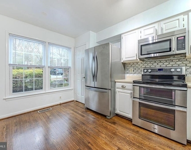 8200 Maple Ridge Avenue - Photo Thumbnail 7