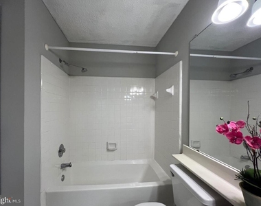 12100 Greenway Court - Photo Thumbnail 13
