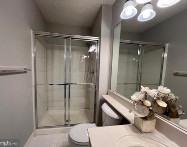 12100 Greenway Court - Photo Thumbnail 15