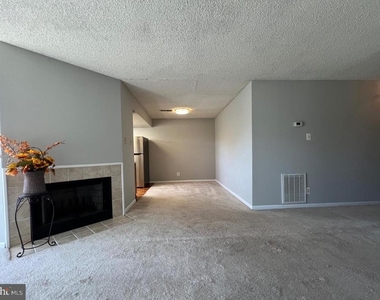 12100 Greenway Court - Photo Thumbnail 6