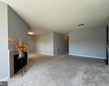 12100 Greenway Court - Photo Thumbnail 2