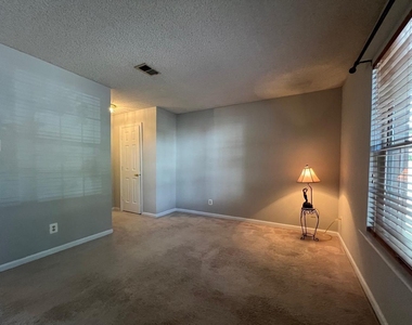 12100 Greenway Court - Photo Thumbnail 8