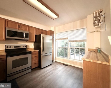 5700 Medallion Court - Photo Thumbnail 13