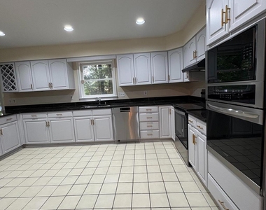3502 Holly Road - Photo Thumbnail 7