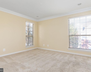 3922 Penderview Drive - Photo Thumbnail 11