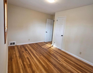 7429 Carol Lane - Photo Thumbnail 16