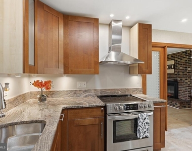 4140 Point Hollow Ln - Photo Thumbnail 12