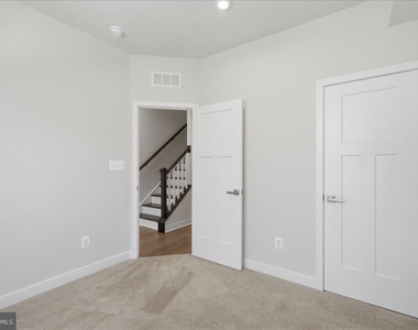 4322 Ellipse Terrace - Photo Thumbnail 7