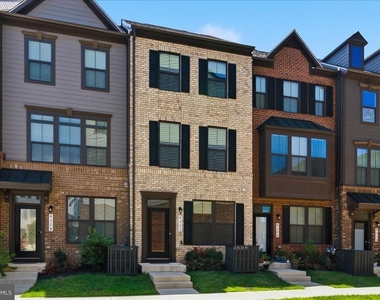 4322 Ellipse Terrace - Photo Thumbnail 2