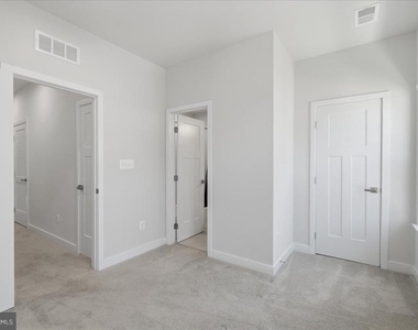 4322 Ellipse Terrace - Photo Thumbnail 31