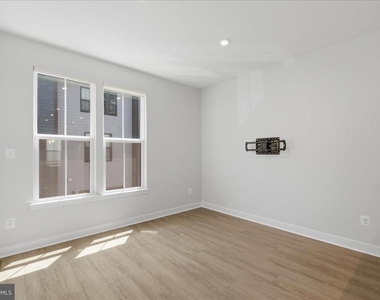 4322 Ellipse Terrace - Photo Thumbnail 9