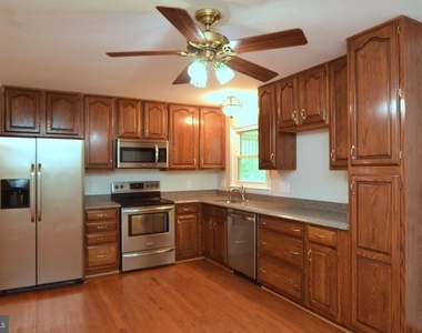 6411 Whippany Way - Photo Thumbnail 4