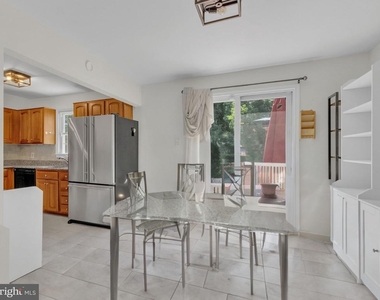 8247 Clifton Farm Court - Photo Thumbnail 3
