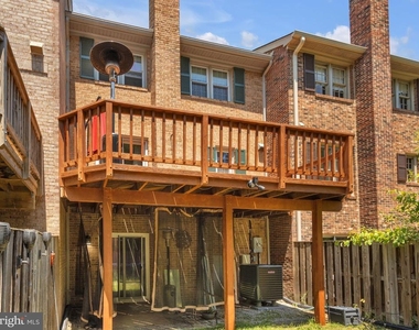 8247 Clifton Farm Court - Photo Thumbnail 18