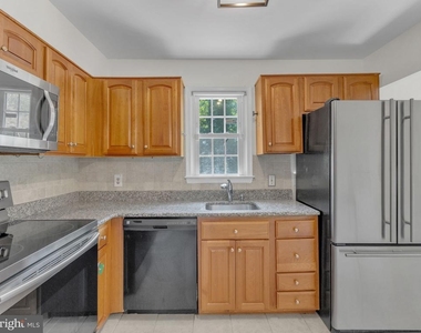 8247 Clifton Farm Court - Photo Thumbnail 5