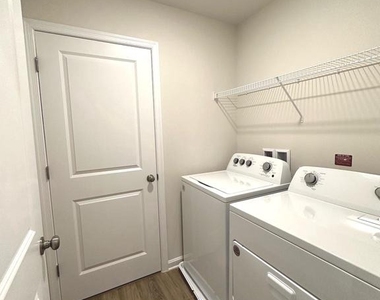 124 Charing Cross Drive - Photo Thumbnail 14