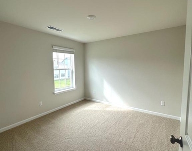 124 Charing Cross Drive - Photo Thumbnail 19