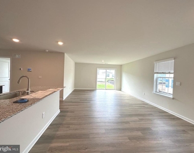124 Charing Cross Drive - Photo Thumbnail 5