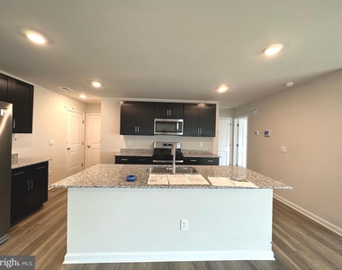 124 Charing Cross Drive - Photo Thumbnail 2