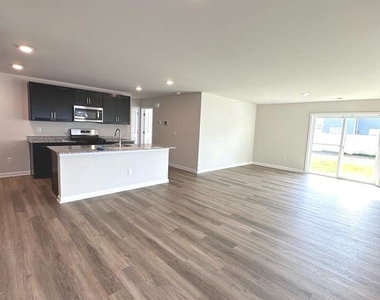 124 Charing Cross Drive - Photo Thumbnail 3