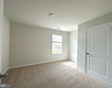124 Charing Cross Drive - Photo Thumbnail 9