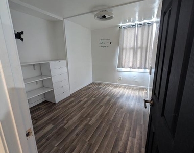 4600 Duke Street - Photo Thumbnail 4