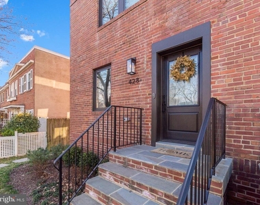 428 N Henry Street - Photo Thumbnail 1