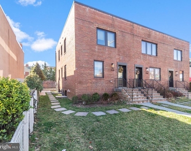 428 N Henry Street - Photo Thumbnail 2