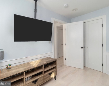 428 N Henry Street - Photo Thumbnail 17