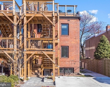 428 N Henry Street - Photo Thumbnail 23